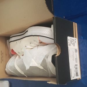 Girls size 2 converse peach/white New in box